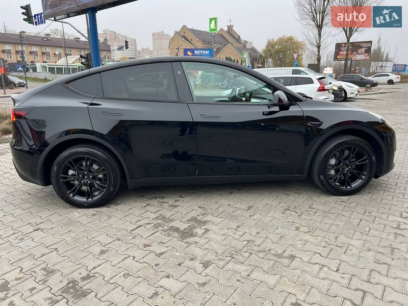 Внедорожник / Кроссовер Tesla Model Y 2024 в Киеве