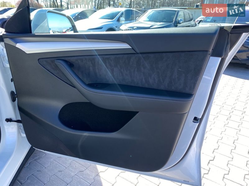 Внедорожник / Кроссовер Tesla Model Y 2022 в Киеве