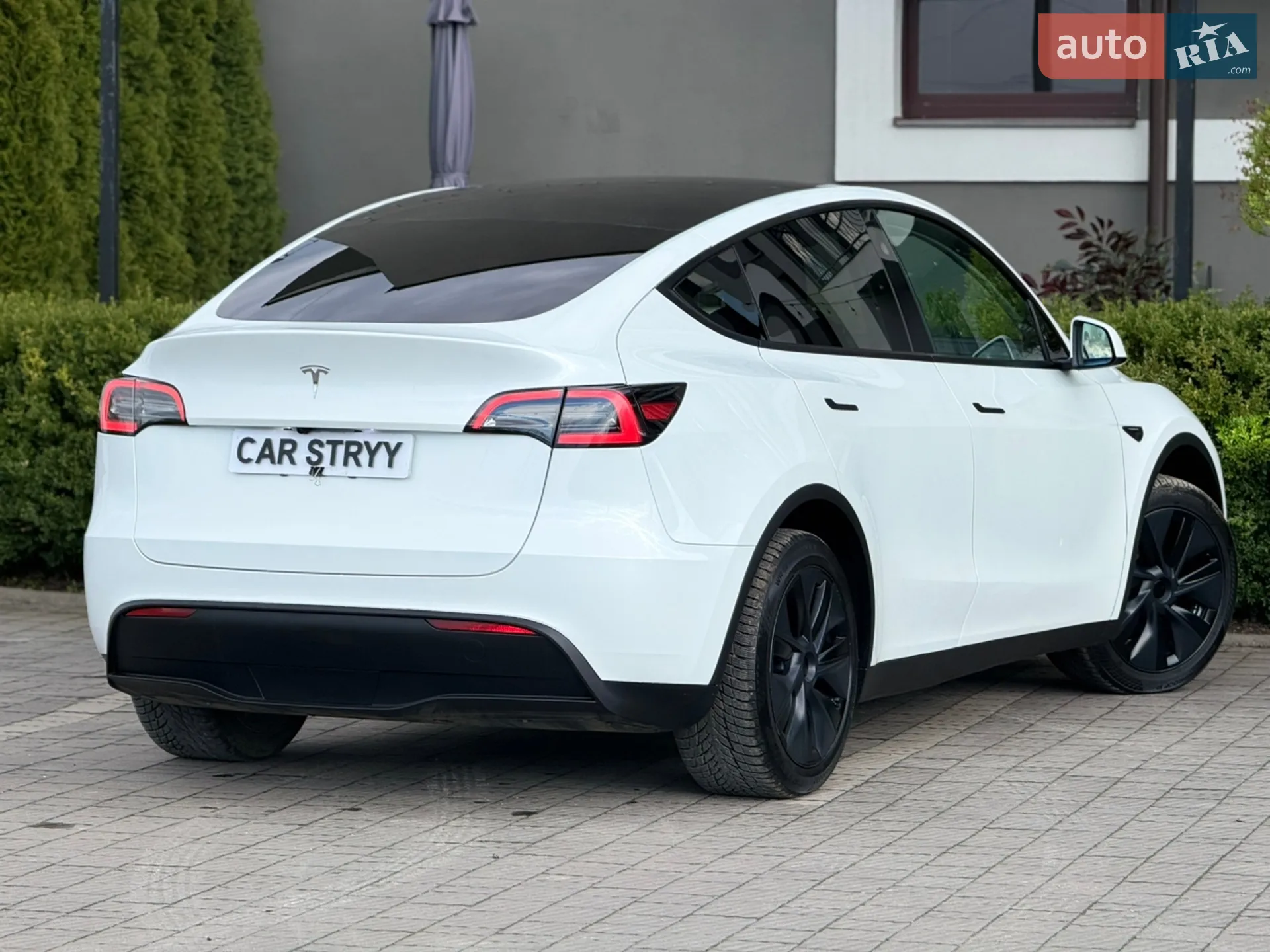 2024 Tesla Model Y - мініатюра 3