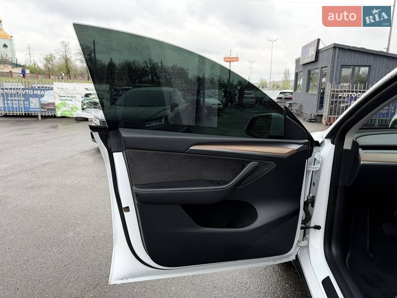 Внедорожник / Кроссовер Tesla Model Y 2023 в Кривом Роге