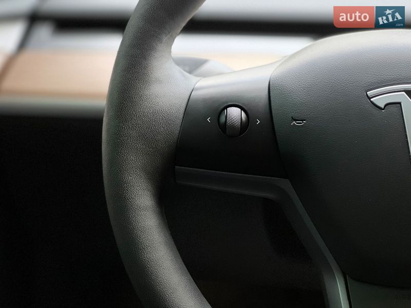 Внедорожник / Кроссовер Tesla Model Y 2024 в Львове