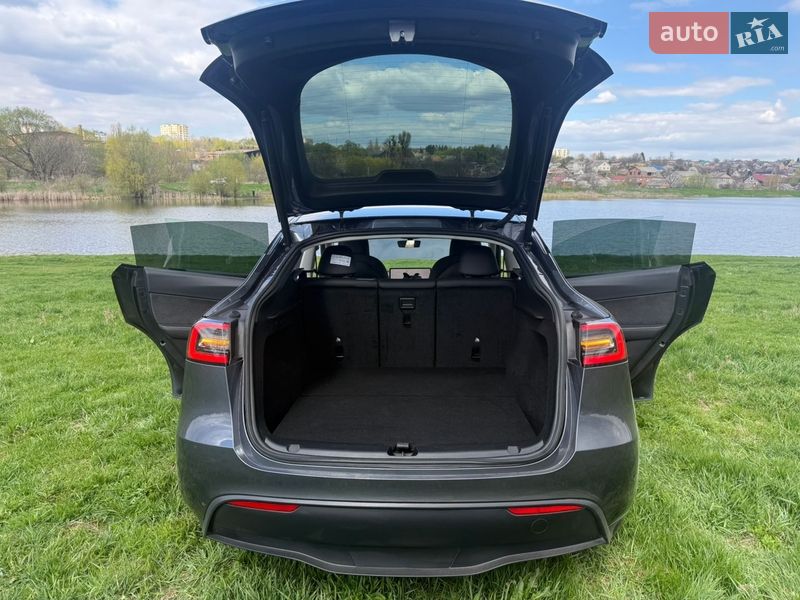 Внедорожник / Кроссовер Tesla Model Y 2023 в Киеве