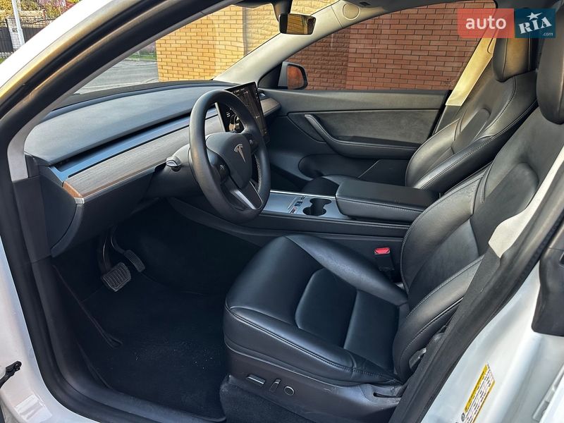 Внедорожник / Кроссовер Tesla Model Y 2021 в Киеве