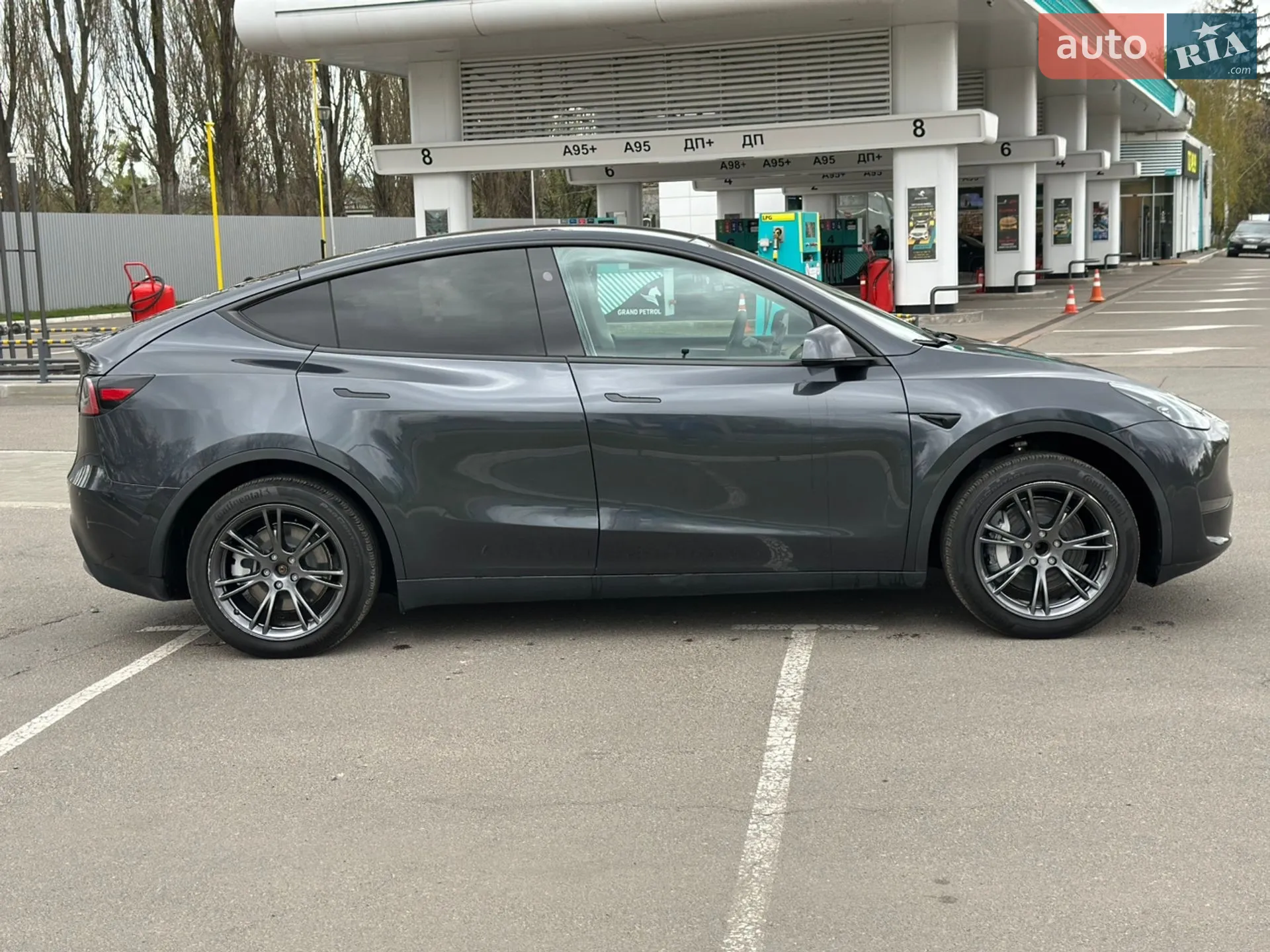 2025 Tesla Model Y - мініатюра 4