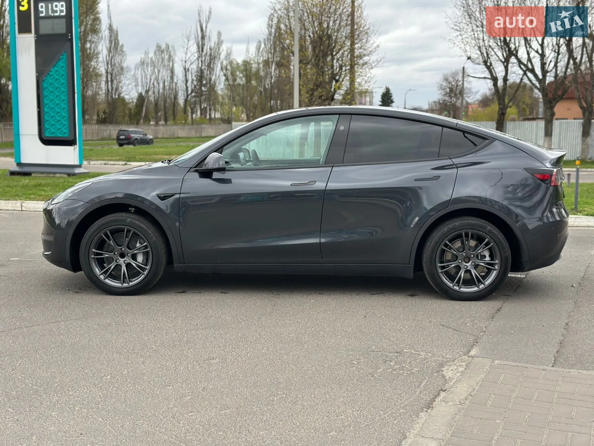 2025 Tesla Model Y - мініатюра 8