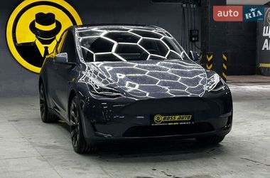 Позашляховик / Кросовер Tesla Model Y 2023 в Чернівцях