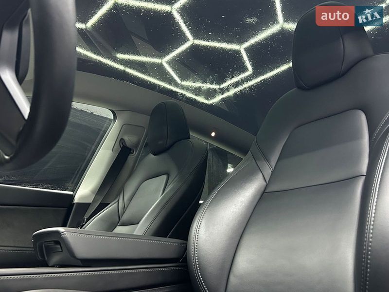 Внедорожник / Кроссовер Tesla Model Y 2023 в Черновцах