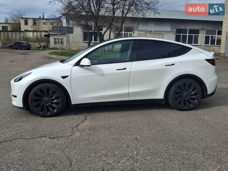 Внедорожник / Кроссовер Tesla Model Y 2024 в Харькове