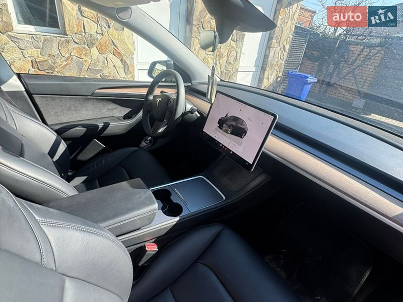 Внедорожник / Кроссовер Tesla Model Y 2024 в Львове
