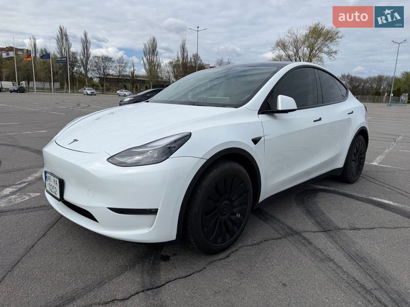 Tesla Model Y 2023