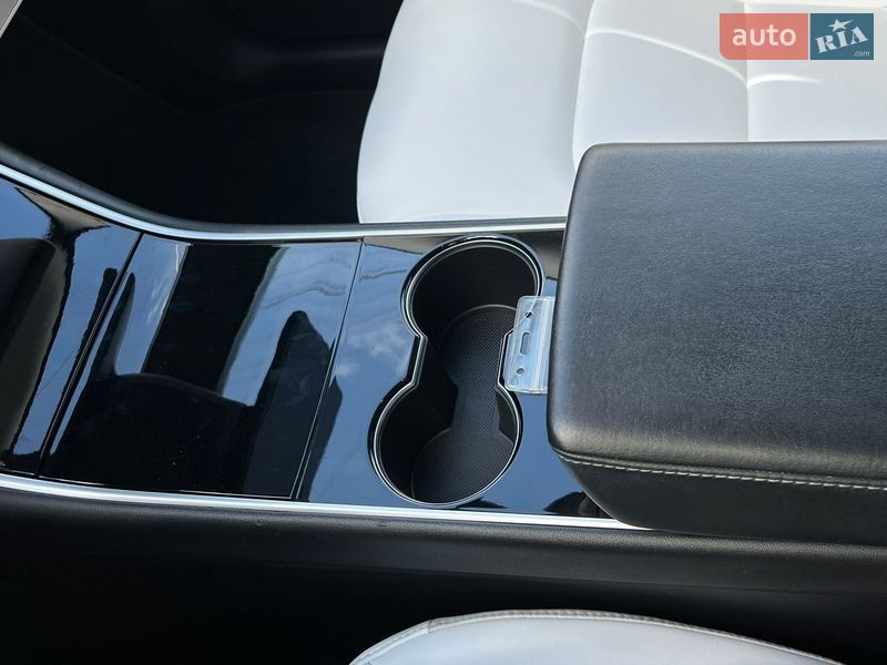 Внедорожник / Кроссовер Tesla Model Y 2020 в Львове