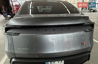 Позашляховик / Кросовер Tesla Model Y 2025 в Одесі