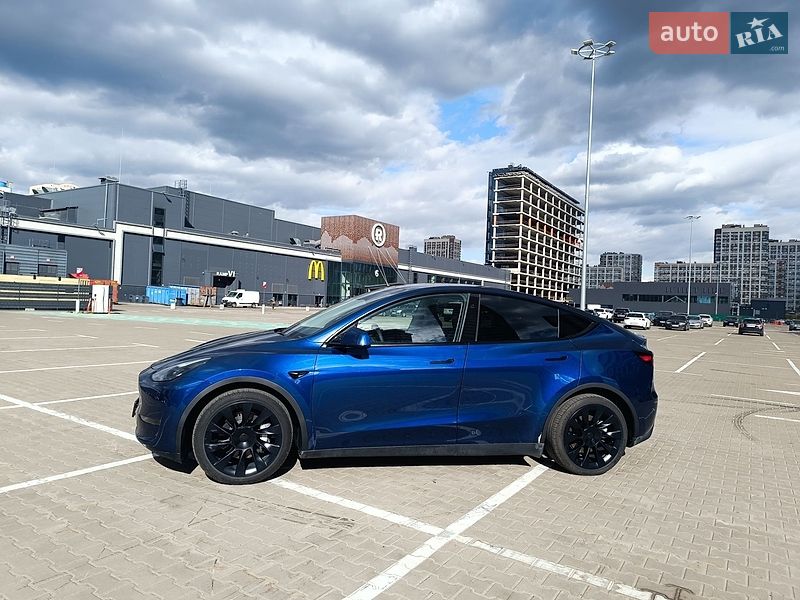 Внедорожник / Кроссовер Tesla Model Y 2023 в Киеве