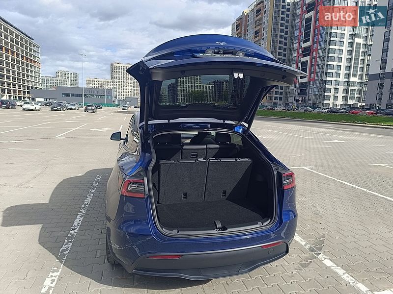 Внедорожник / Кроссовер Tesla Model Y 2023 в Киеве