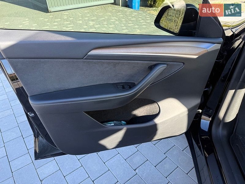 Внедорожник / Кроссовер Tesla Model Y 2023 в Хмельницком