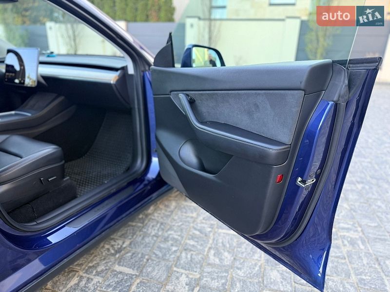 Внедорожник / Кроссовер Tesla Model Y 2021 в Львове