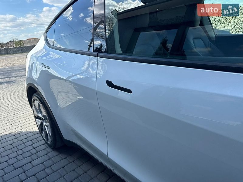 Внедорожник / Кроссовер Tesla Model Y 2023 в Ивано-Франковске