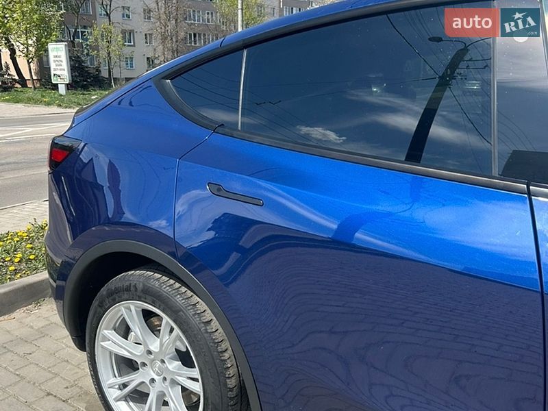 Позашляховик / Кросовер Tesla Model Y 2023 в Івано-Франківську