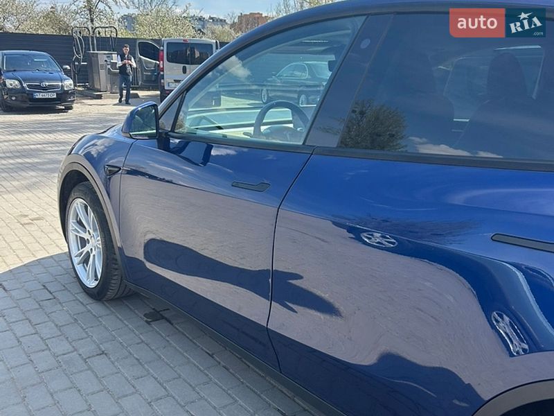 Позашляховик / Кросовер Tesla Model Y 2023 в Івано-Франківську
