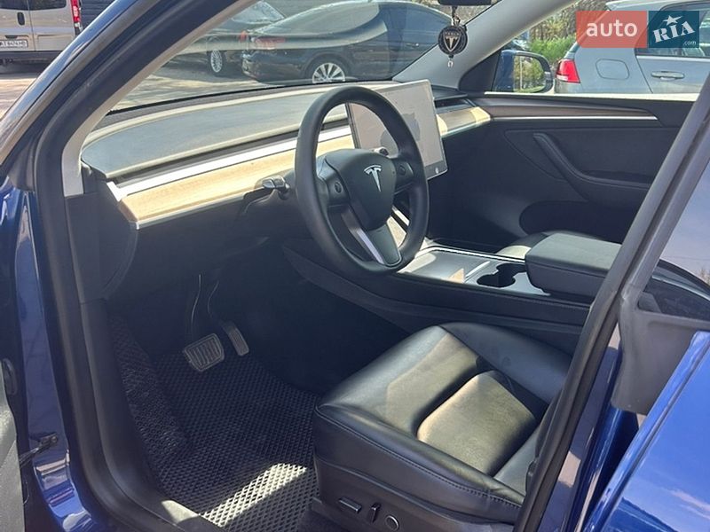Позашляховик / Кросовер Tesla Model Y 2023 в Івано-Франківську