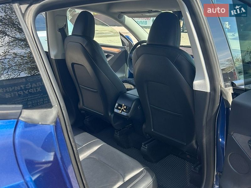 Позашляховик / Кросовер Tesla Model Y 2023 в Івано-Франківську