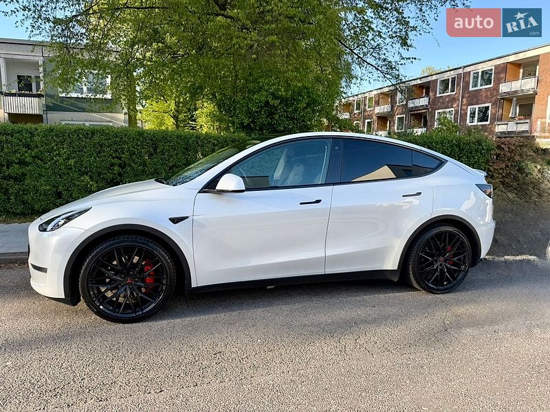 Внедорожник / Кроссовер Tesla Model Y 2022 в Киеве