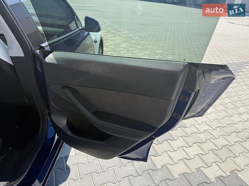 Внедорожник / Кроссовер Tesla Model Y 2023 в Львове