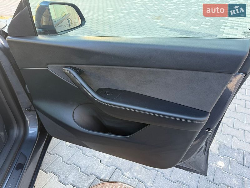 Внедорожник / Кроссовер Tesla Model Y 2022 в Львове
