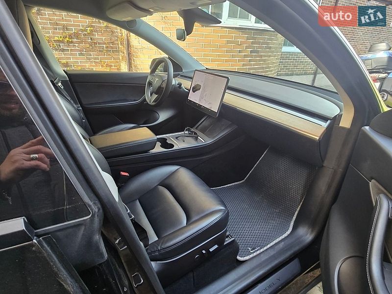 Внедорожник / Кроссовер Tesla Model Y 2021 в Киеве