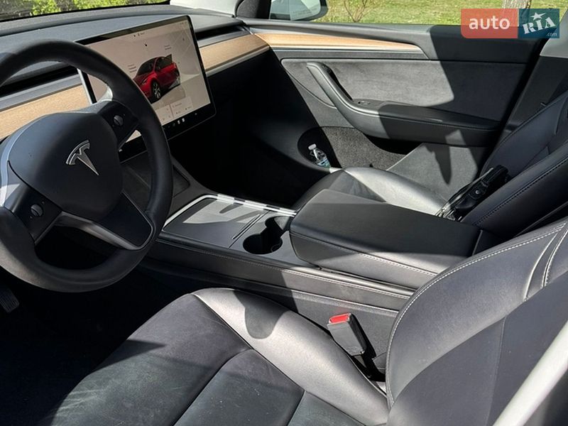 Внедорожник / Кроссовер Tesla Model Y 2023 в Киеве