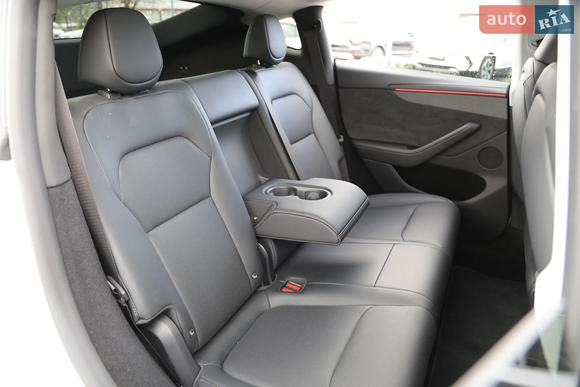 2025 Tesla Model Y - мініатюра 13