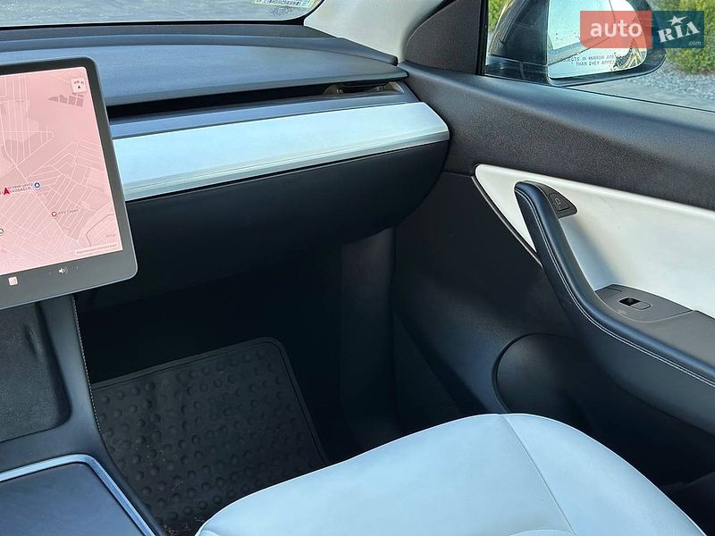 Внедорожник / Кроссовер Tesla Model Y 2021 в Луцке