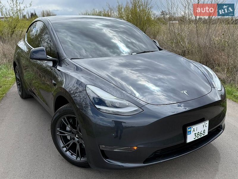 Tesla Model Y 2024