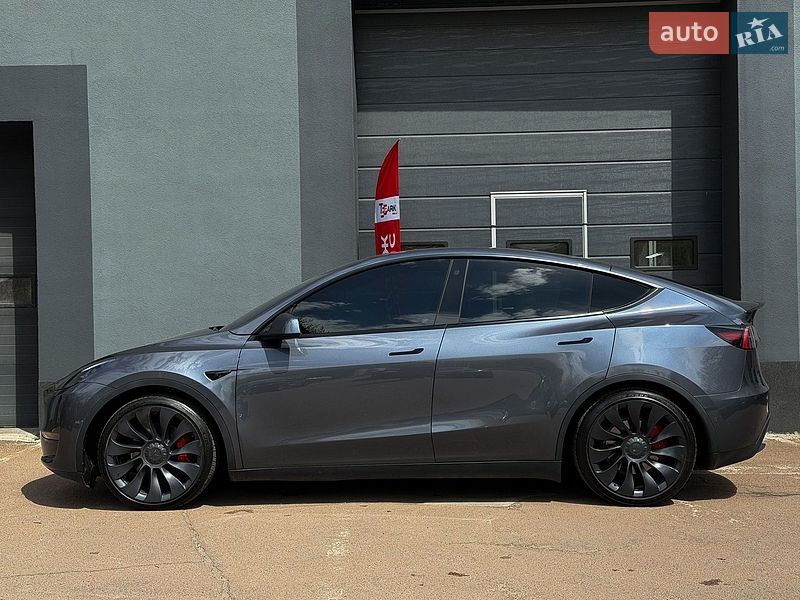 Внедорожник / Кроссовер Tesla Model Y 2022 в Киеве