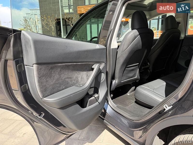 Внедорожник / Кроссовер Tesla Model Y 2024 в Киеве