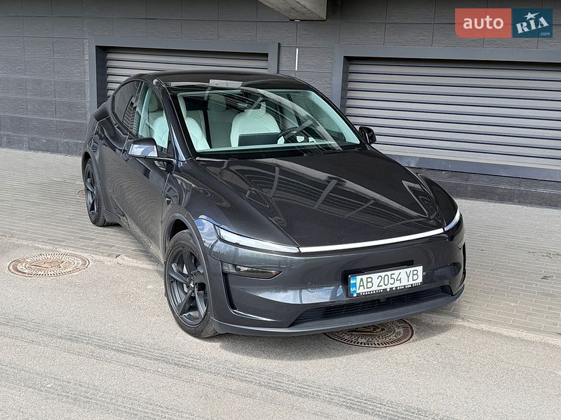 Внедорожник / Кроссовер Tesla Model Y 2025 в Киеве