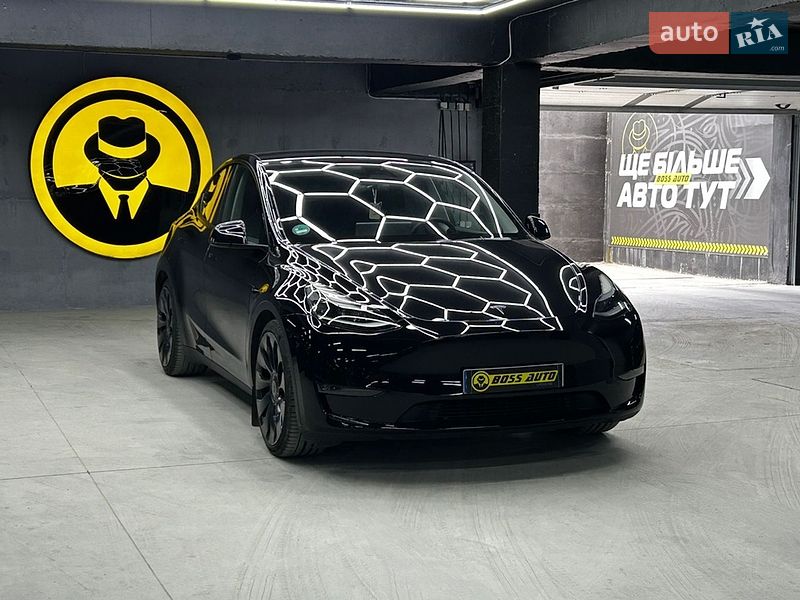 Внедорожник / Кроссовер Tesla Model Y 2023 в Черновцах