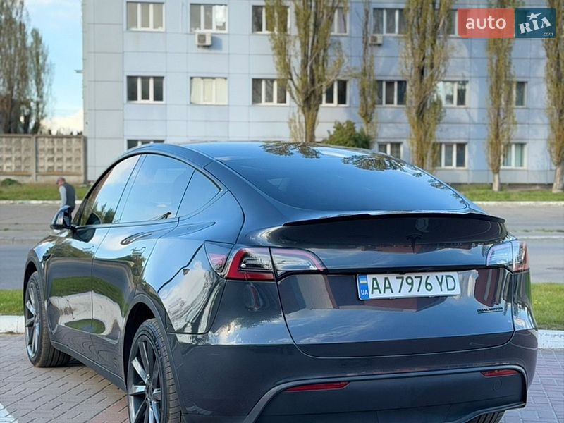 Позашляховик / Кросовер Tesla Model Y 2024 в Києві