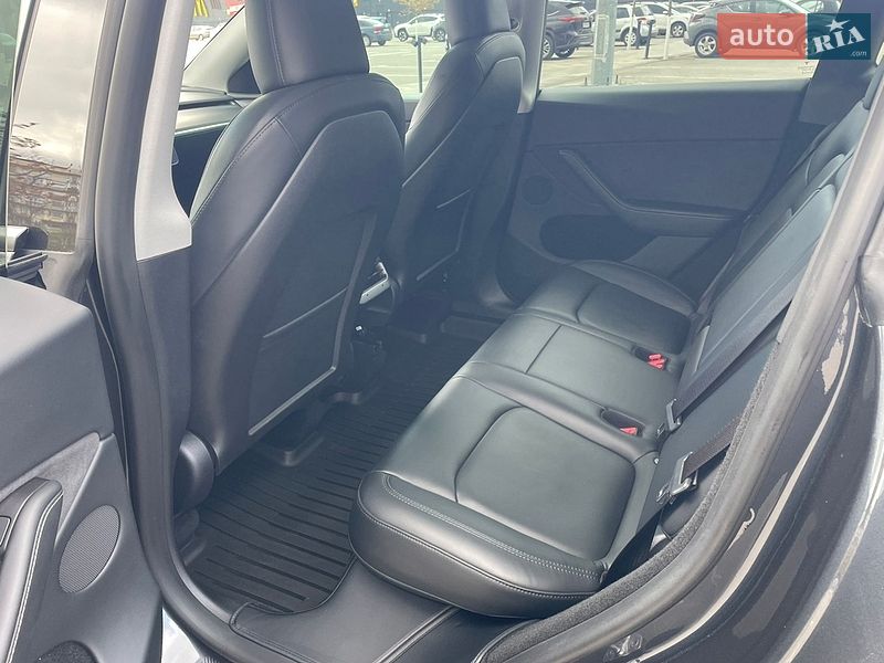 Позашляховик / Кросовер Tesla Model Y 2024 в Києві