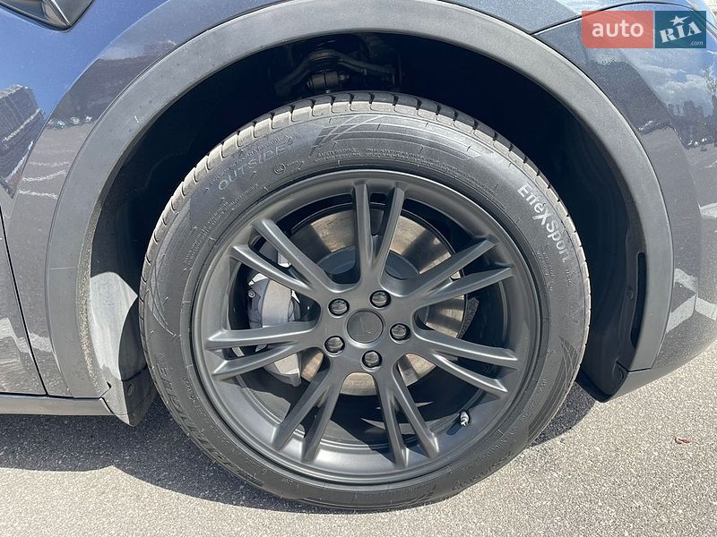 Позашляховик / Кросовер Tesla Model Y 2024 в Києві