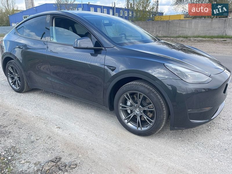 Позашляховик / Кросовер Tesla Model Y 2024 в Києві