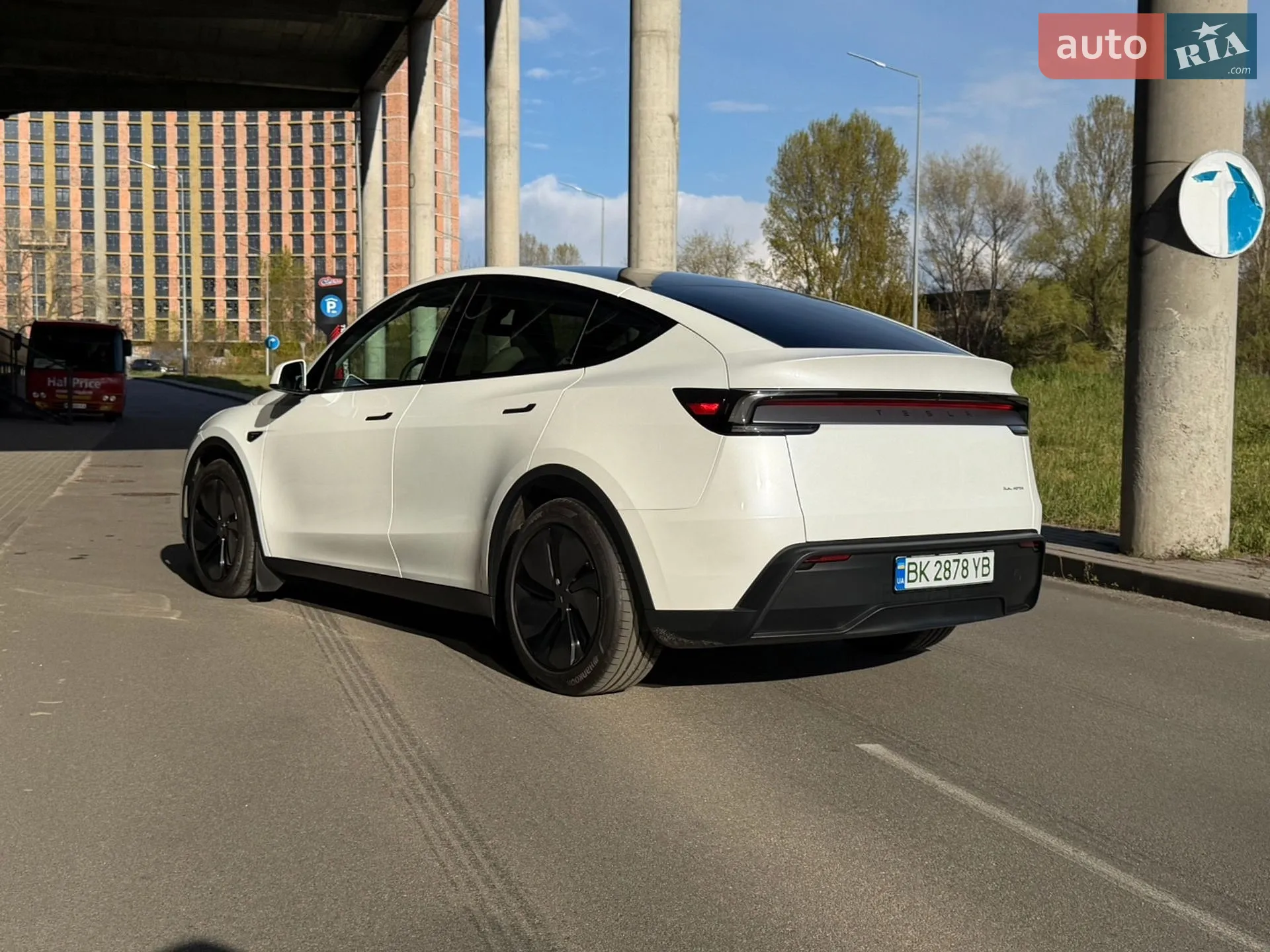 2025 Tesla Model Y - мініатюра 5