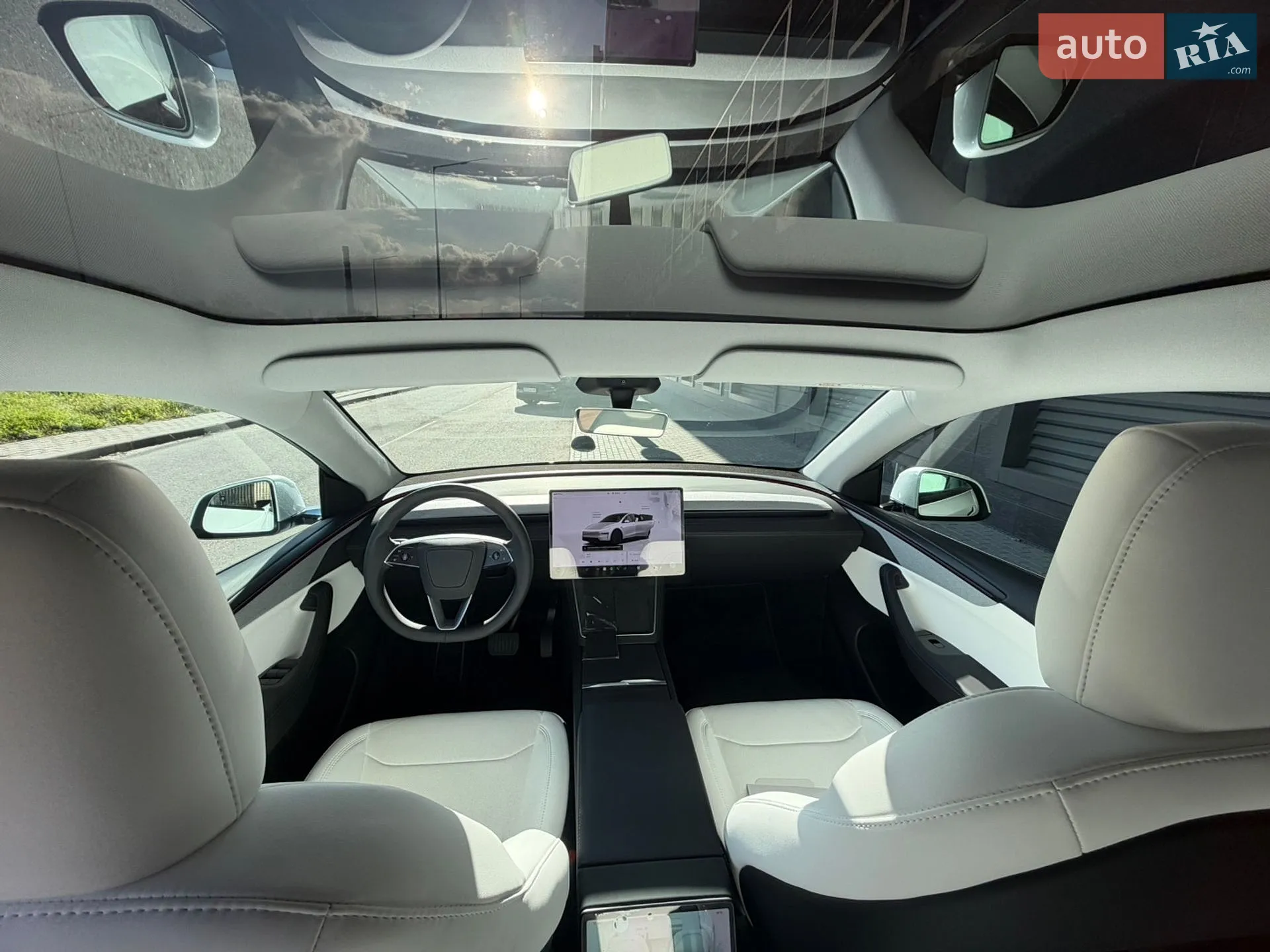 2025 Tesla Model Y - мініатюра 10