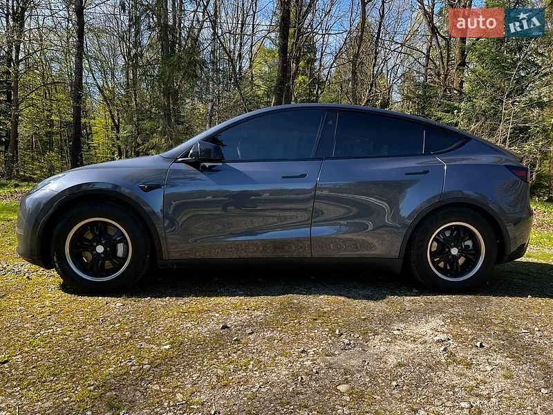 Позашляховик / Кросовер Tesla Model Y 2023 в Долині