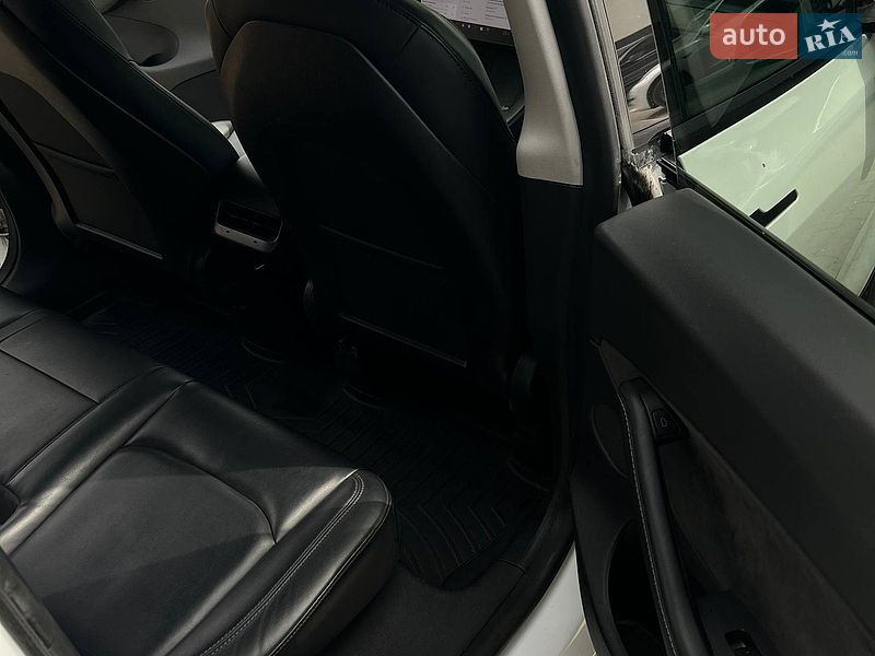 Внедорожник / Кроссовер Tesla Model Y 2021 в Черновцах