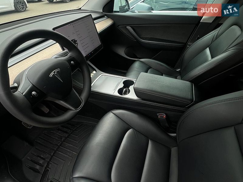 Внедорожник / Кроссовер Tesla Model Y 2021 в Черновцах