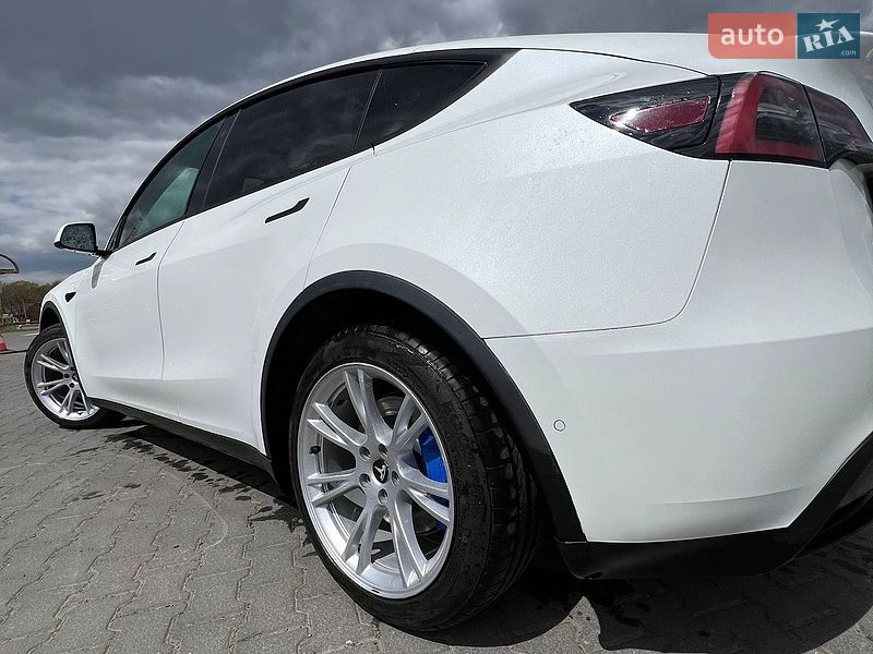 Внедорожник / Кроссовер Tesla Model Y 2021 в Черновцах