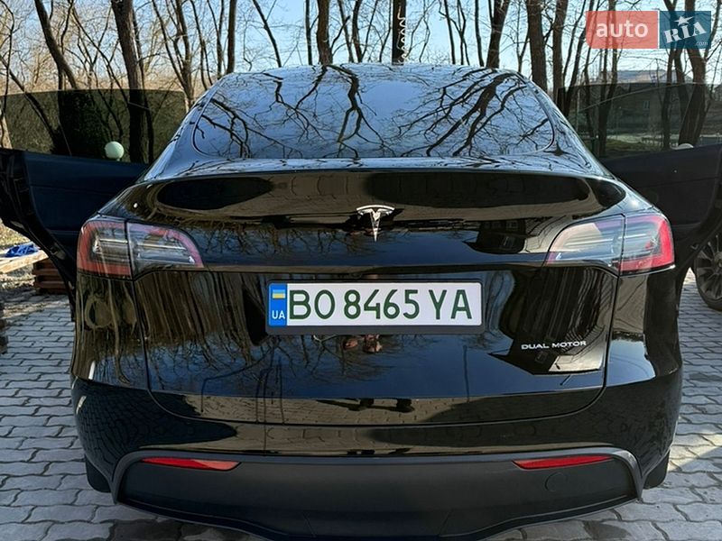 Tesla Model Y 2023