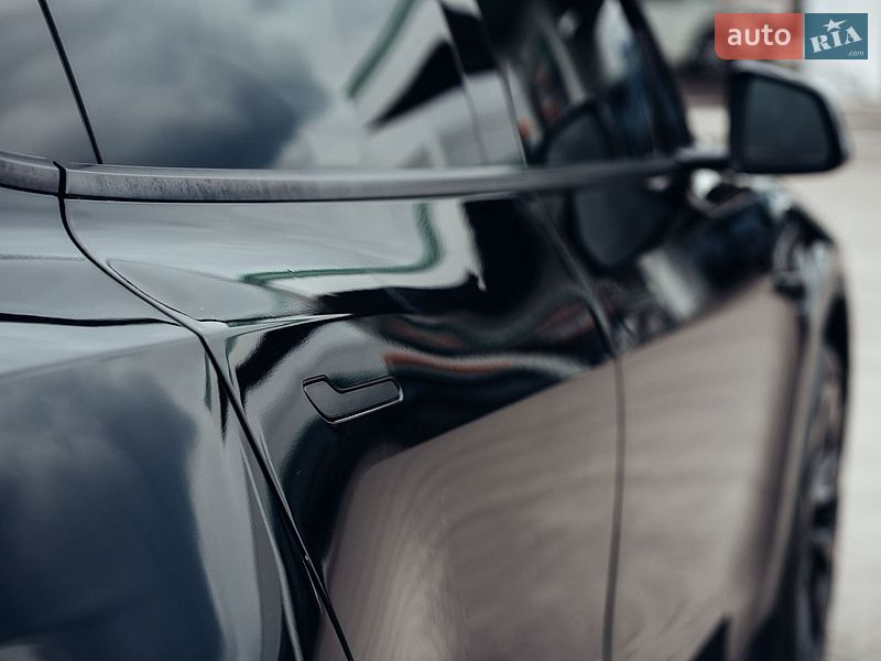 Внедорожник / Кроссовер Tesla Model Y 2023 в Вишневом