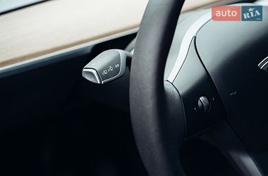Внедорожник / Кроссовер Tesla Model Y 2023 в Вишневом